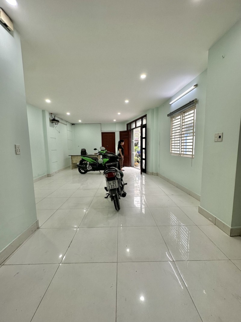 Bán nhà mặt phố Nguyễn Ngọc Lộc, Q.10, Diện Tích Khủng 80m², 7.9 tỷ - Ảnh 1